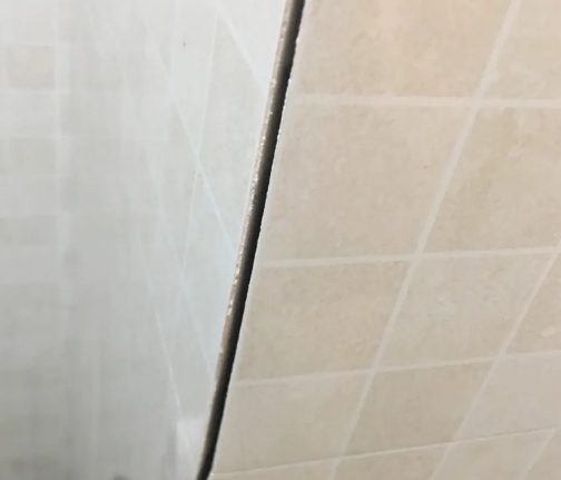 猇亭瓷砖空鼓维修公司分享阳台瓷砖脱落的修复过程可以分为以下几个步骤